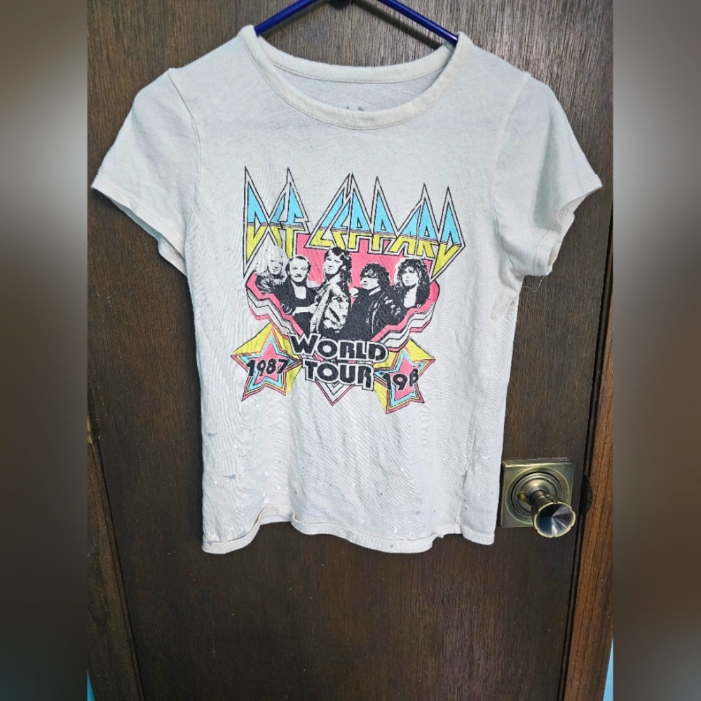 NWOT!  CHASER DEF LEPPARD SPLATTER TEE ❤️